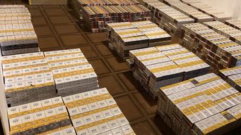 Las cajas de cigarrillos incautadas en Durazno. Foto: Policía Caminera.