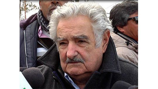 Mujica suspendió Consejo de Ministros por un resfrío