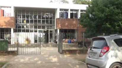 joven entro al liceo y amenazo a estudiantes y les apunto con un cano como si fuera un arma