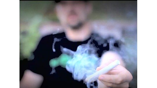 Condenada a 10 meses de cárcel en Bali por fumar un porro