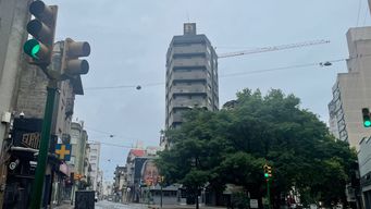 domingo calido con mucha nubosidad, lluvias y lloviznas