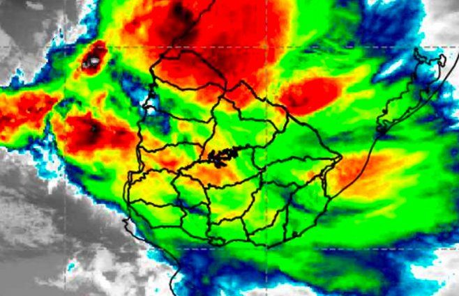 Mapa satelital de Uruguay, en la mañana de este domingo. Crédito: Inumet.