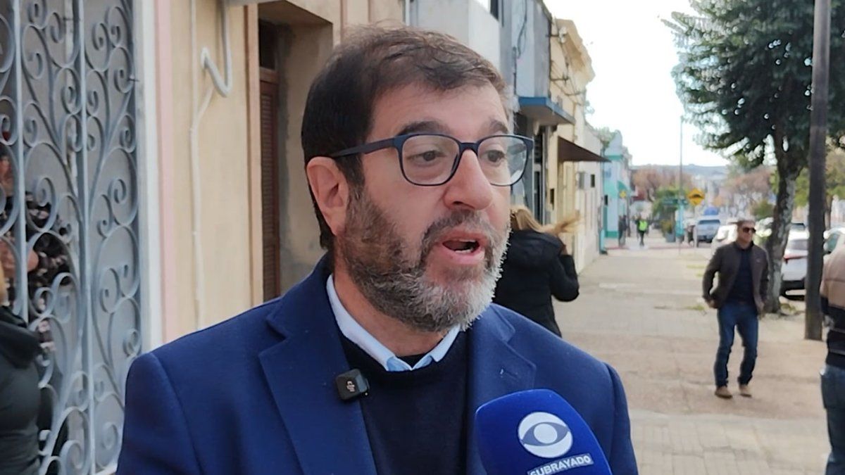 Fernando Pereira dijo que el Frente Amplio debate "no solo el 1% a los más ricos sino también el IVA personalizado"