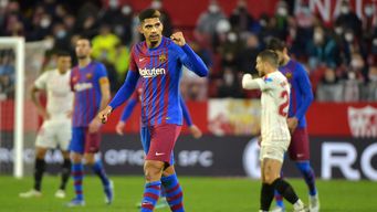 ronald araujo renovo su contrato con el barcelona hasta 2026