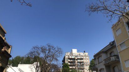 domingo con cielo claro y algo nuboso