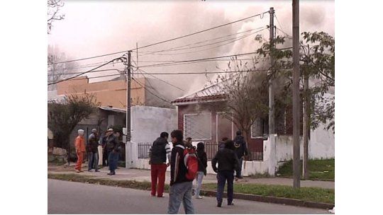 Pérdidas totales tras incendio de una vivienda en La Teja