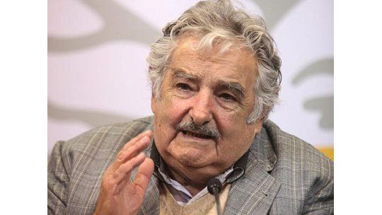 Mujica insistió con su idea de combatir la burocratización