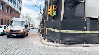 un obrero murio tras caersele un muro en mercedes y el pit-cnt pidio garantizar normas de seguridad