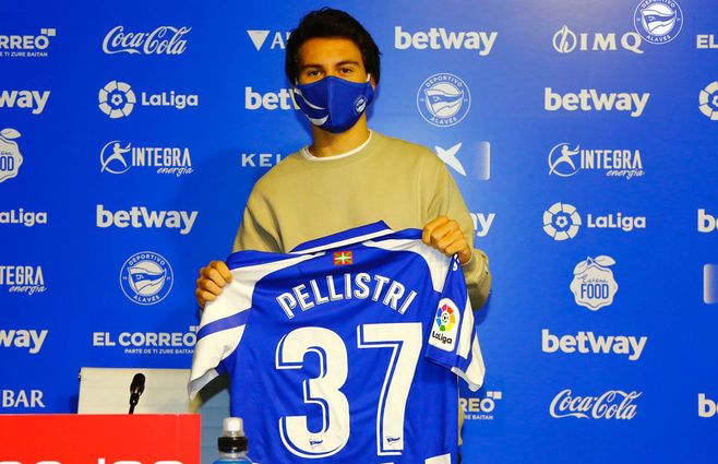 Pellistri llevará la 37 del Alavés. En junio es probable que vuelva a Manchester