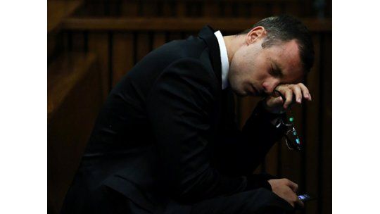 Pistorius se sacó las prótesis y relató el momento del asesinato