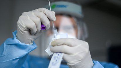 datos covid: 82 casos nuevos, 2 fallecidos y 12 en cti