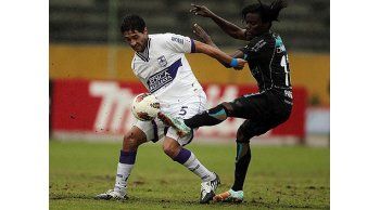 Defensor perdió 2 a 0 y complicó su chance copera