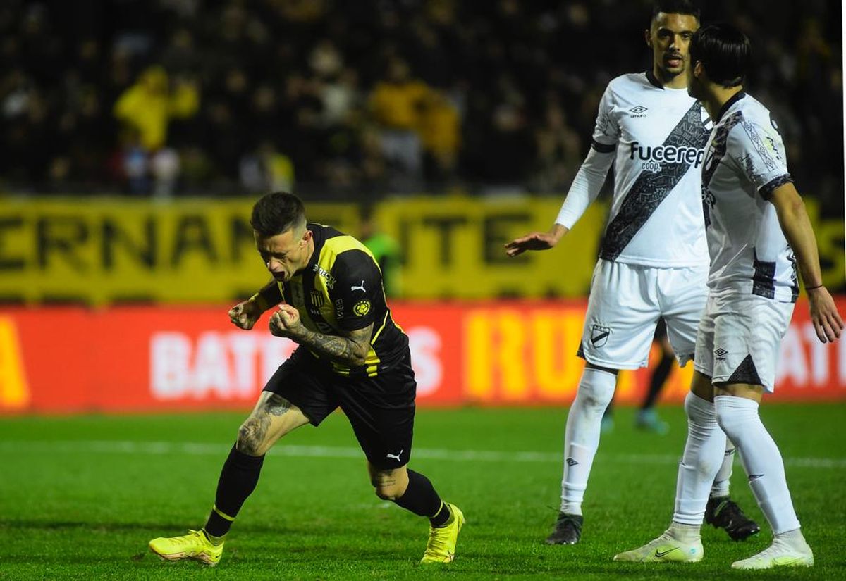 El Nacional le arrebata el Apertura al Peñarol, que empató con el Danubio