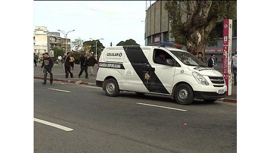 Encontraron parte de arma y 12 cartuchos en baño de la Amsterdam