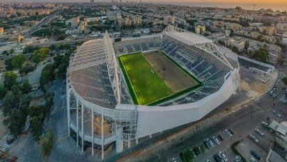 Estadio New Bloomfield&nbsp; fue inaugurado en 1962 en Jaffa, Tel Aviv. Allí juegan como locales los clubes&nbsp; Happoel , Maccabi y&nbsp;Bnei Yehuda.