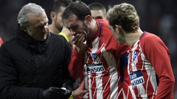 Godín perdió tres dientes en el choque con Neto, el portero del Valencia