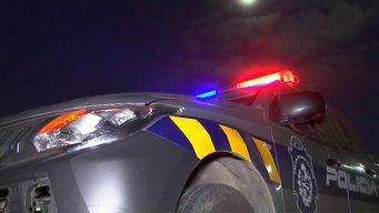 denuncian que estaban mirando tele, les cortaron la luz y luego les coparon la casa