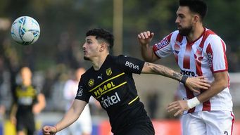 penarol visita a river plate en el saroldi: van 0 a 0