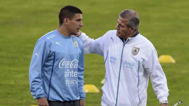 Maxi Pereira capitán en un partido que es una final”, según Tabárez