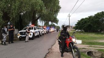 un policia herido en disturbios tras el robo de una camioneta en parque guarani