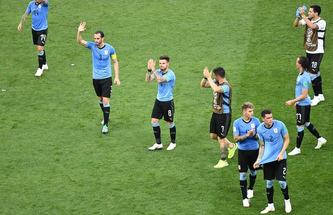 selección uruguaya saluda a la hinchada en Rusia