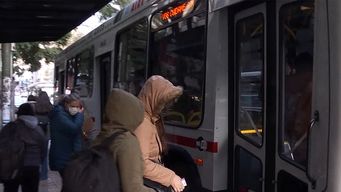 Tapabocas en los ómnibus.