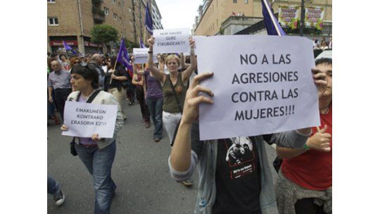 Ella se sentía mal, se ofrecieron para llevarla y la violaron