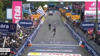 otra vez en el podio: el uruguayo thomas silva termino tercero en la 5ª etapa del giro de italia