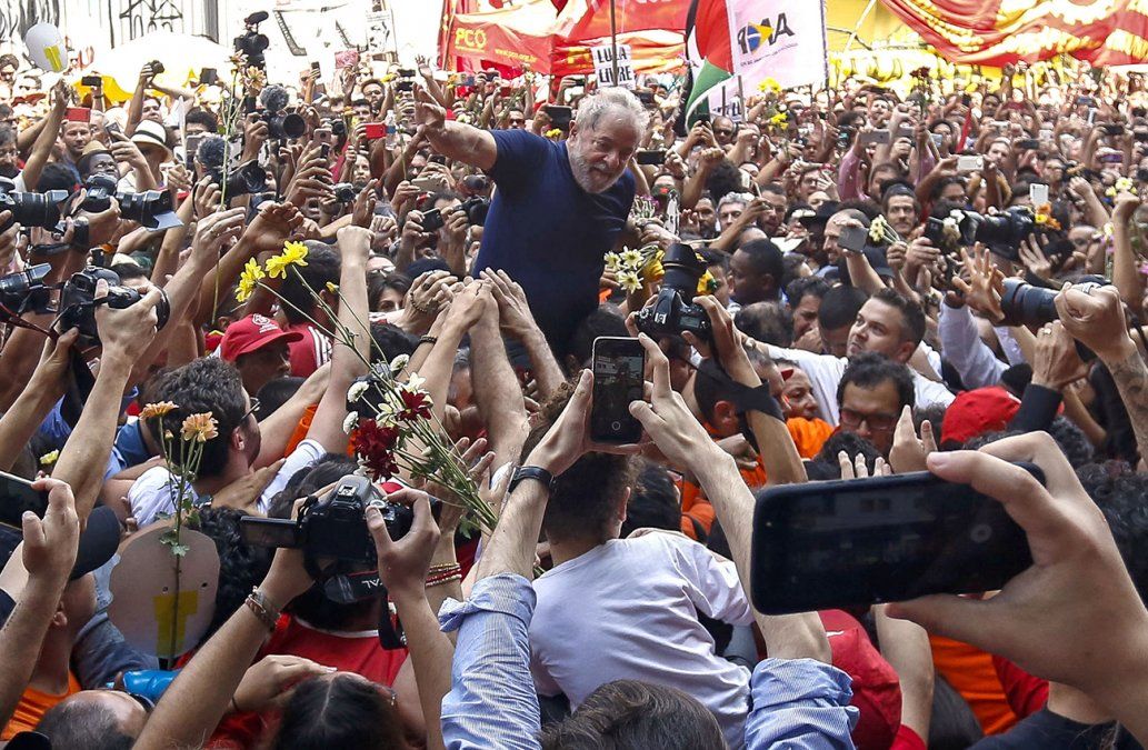 LULA-EN-ANDAS-PUEBLO-AFP.jpg