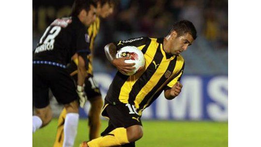 Peñarol correspondió a la pasión de sus hinchas y ganó 4 a 2