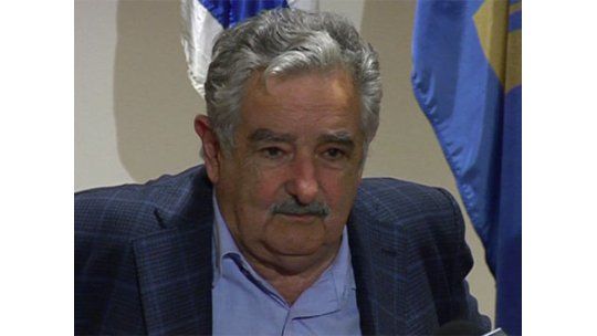Molesto por información policial Mujica quiere recortar la pauta