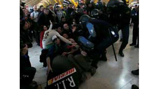 Los 3.800 despidos de Iberia provocan disturbios en Madrid