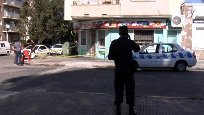 investigan intento de rapina a un almacen; golpearon a la duena y la encerraron en el bano