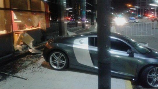 AUTO CHOQUE PUERTO MADERO