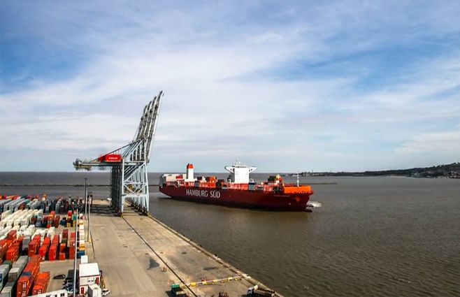 contenedores-puerto-montevideo-barco-carga