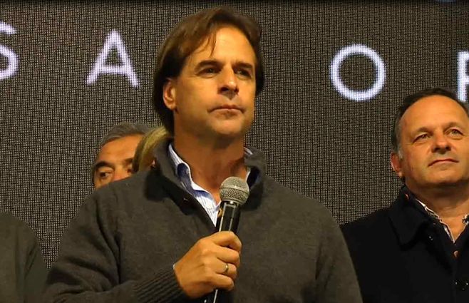 lacalle-pou-acto-microfono-.jpg