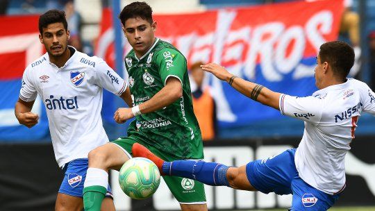 Nacional ganó 3 - 0 contra Plaza Colonia en el debut de Gutiérrez