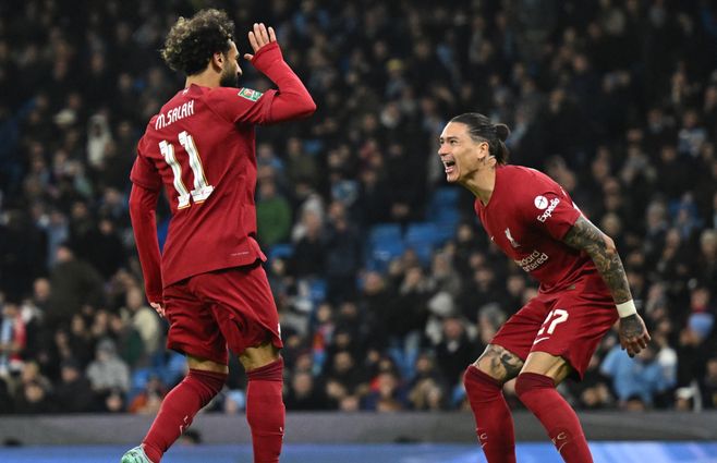 Darwin Núñez y Mohamed Salah festejan la goleada. AFP-.