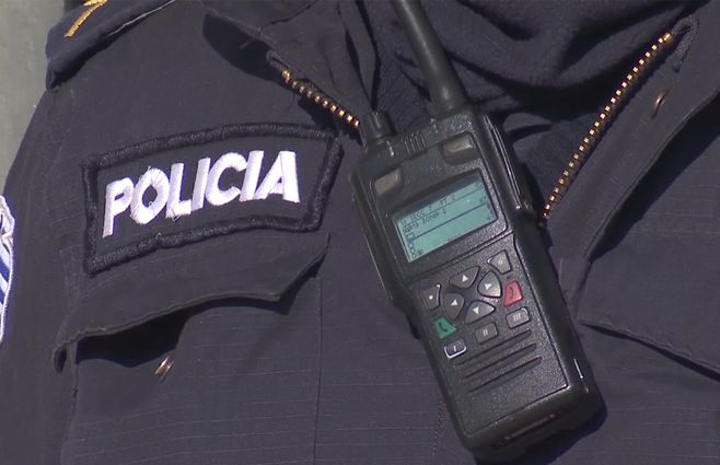POLICIA-UNIFORME-RADIO.jpg