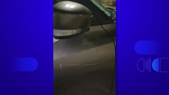 vecinos denunciaron ante la policia a una mujer a la que acusan de rayar sus autos estacionados