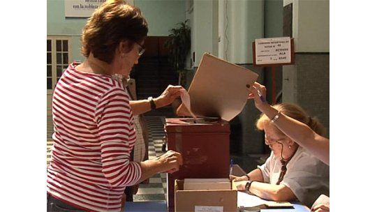 El FA iguala en intención de voto con el resto de los partidos