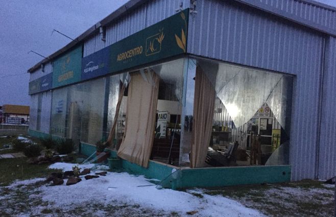 Destrozos en las instalaciones de AgroCentro en Salto