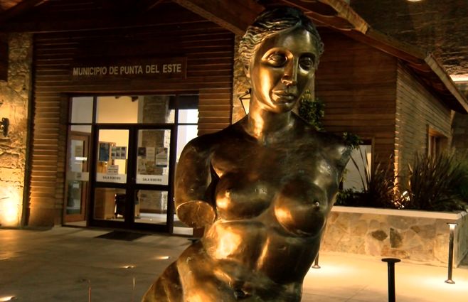Municipio-Punta-del-Este-escultura-venus.jpg