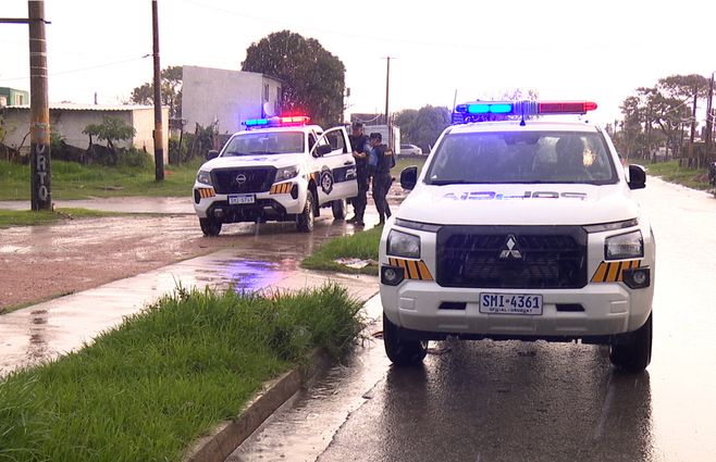 policia-patrulleros-lluvia-la-cruz-de-carrasco