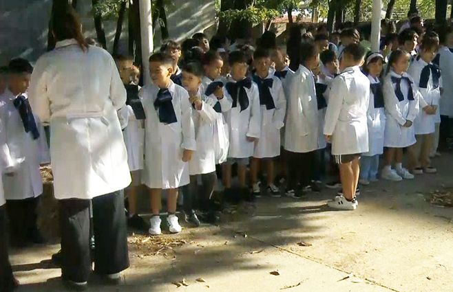 Inicio de clases con 15.000 niños menos que el año pasado y el estreno de los maestros flexibilizadores. Foto: Subrayado.