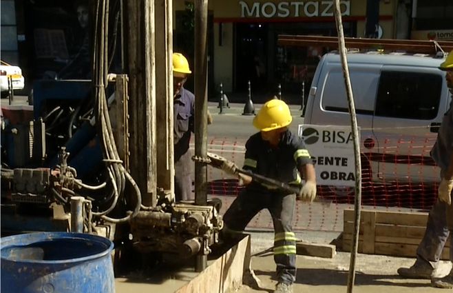 perforan-18-de-julio-para-estudiar-suelo