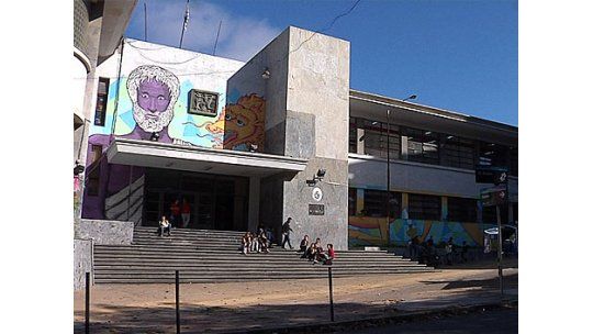 Arte callejero para recuperar la fachada del Liceo Zorrilla
