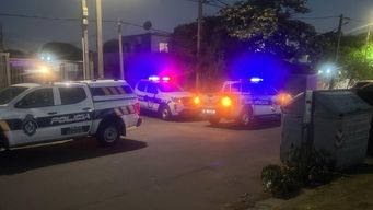 iba del almacen a su casa cuando lo atacaron a balazos, fue trasladado a una policlinica pero no sobrevivio