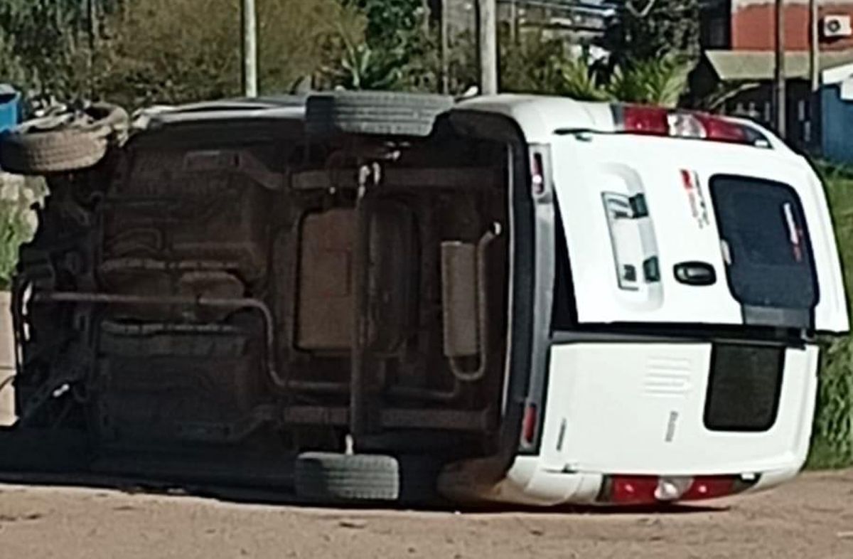 Conductor de una camioneta chocó contra un puente, volcó y murió; ocurrió este lunes en Melo