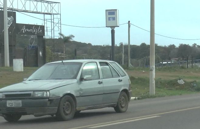 auto-brasileño-radar-artigas-controles.jpg